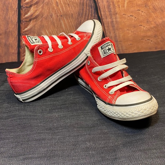Converse All Star Low - Red Canvas / White Details - Youth size 3 - Picture 2 of 16